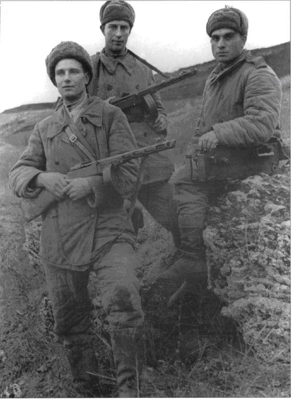 2da div Taman, soldados  distinguidos por los combates en Kerch, nov 1943