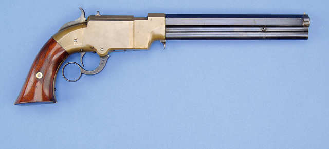 Pistola Volcanic, la base con la que se realizó el rifle Henry, noten la similitud incluso estéticamente, sin contar la mecánica