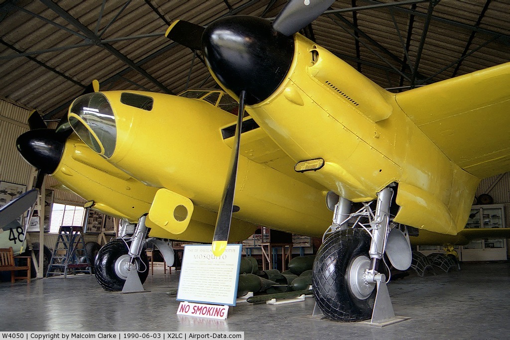 De Havilland DH.98 Mosquito Prototipo W4050 conservado en el Havilland Aircraft Heritage Centre de London Colney en Hertfordshire, Inglaterra