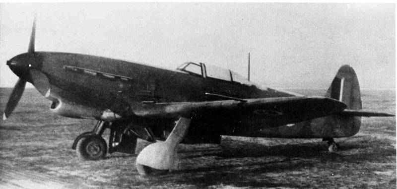 Yakovlev Yak-9 con colores de la RAF en Italia