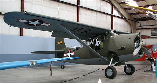 Curtiss O-52 Owl con número de Serie 40-2746 conservado en el Pima Air and Space Museum de Tucson, Arizona
