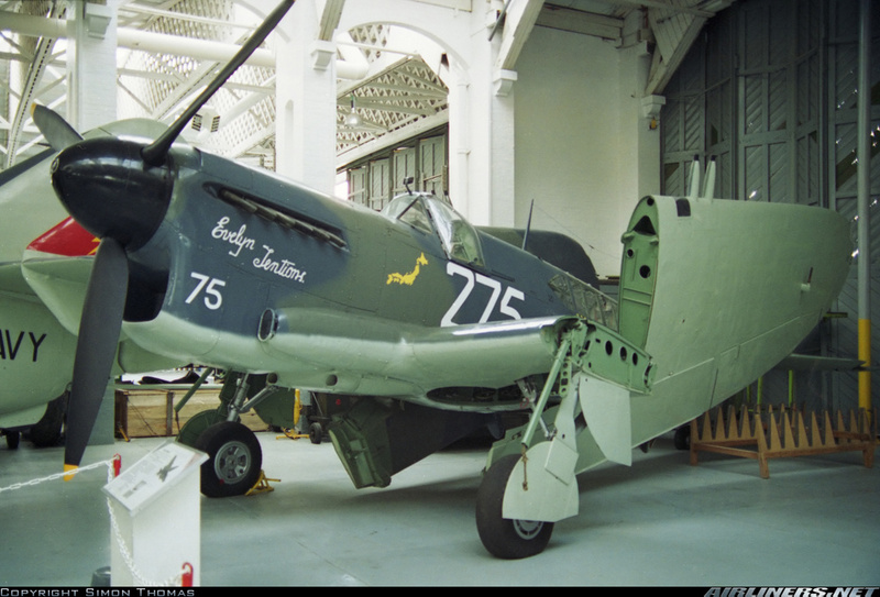Fairey Firefly F.Mk 1A Nº de Serie F.5607 está en exhibición en el Imperial War Museum Duxford, Inglaterra