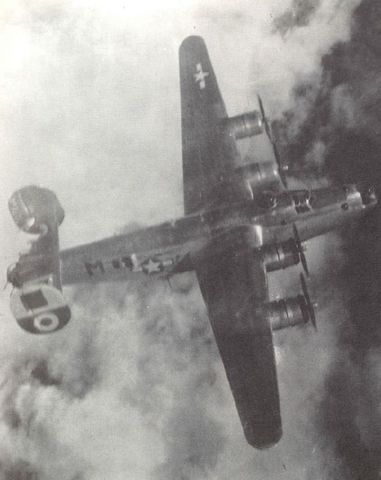B 24 del 460 Grupo de Bombardeo retornando a su base después de un raid sobre Munich. 23 de septiembre de 1944