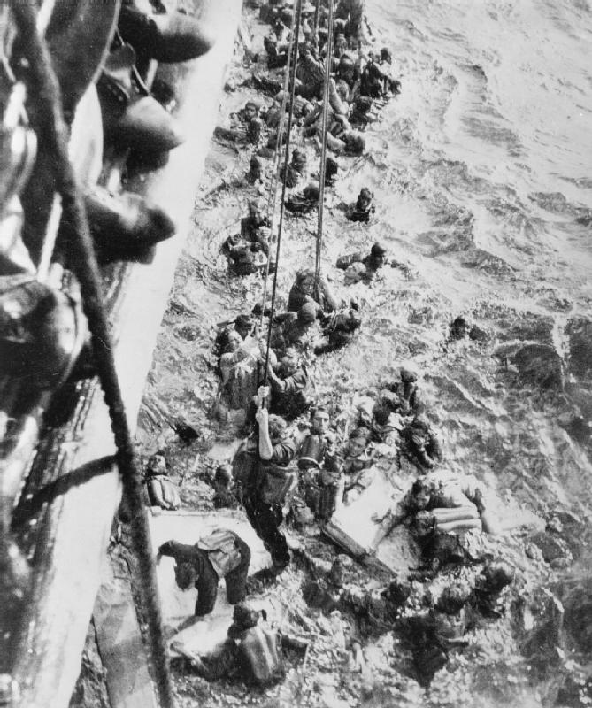 Náufragos del Bismarck rescatados por la Royal Navy