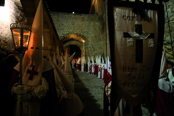 Semana Santa en Baleares: Caperutxes, Pancaritats y Sabores Divinos (1)